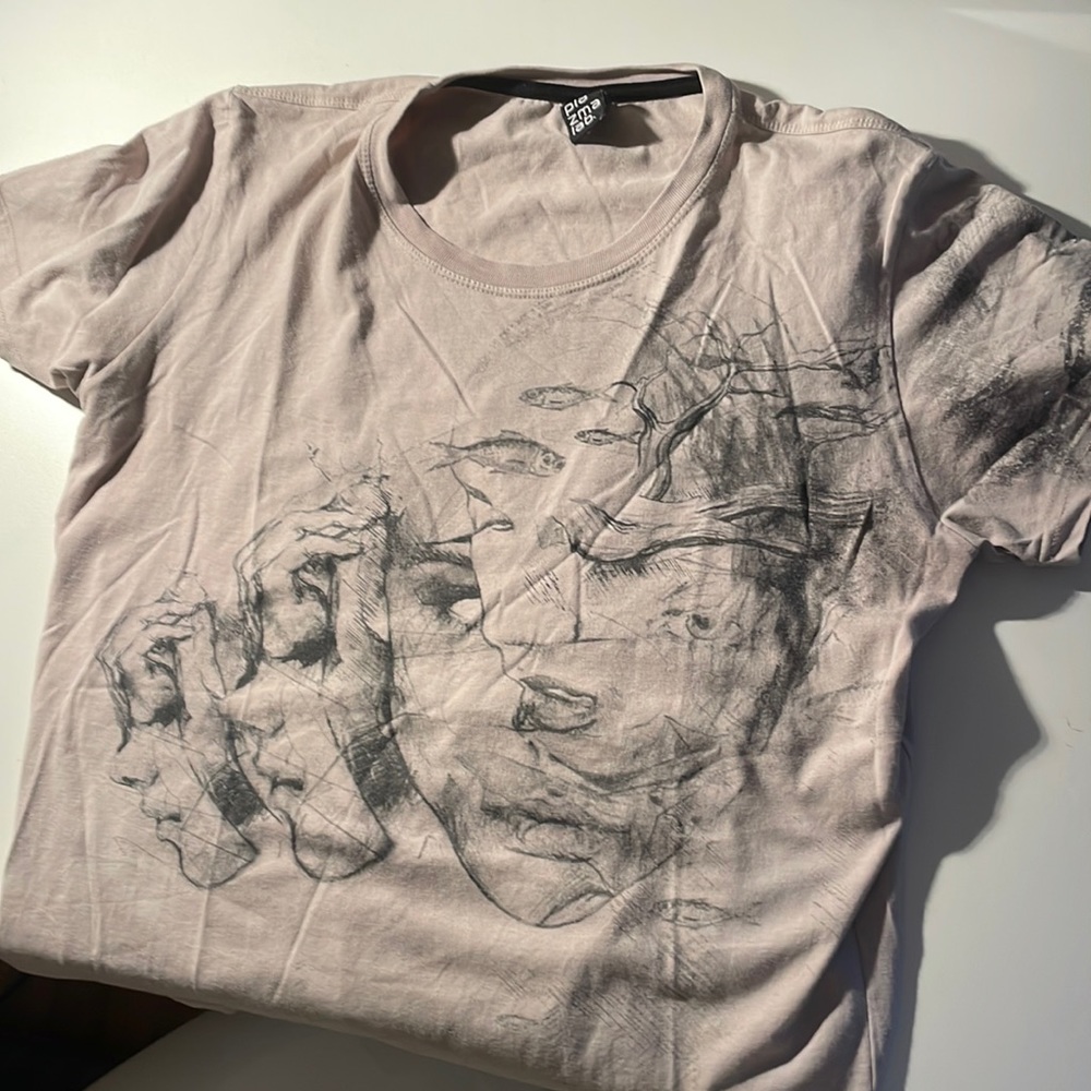 Plazmalab tee with cool design